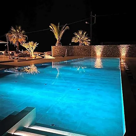 Pheia, Vriniotis 4*