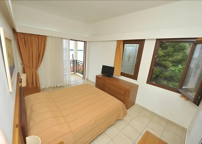 Pheia, Vriniotis Катаколон